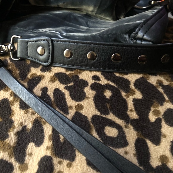 Vintage Steve Madden soft bag with studded handle excellent Condition used once - Picture 6 of 10